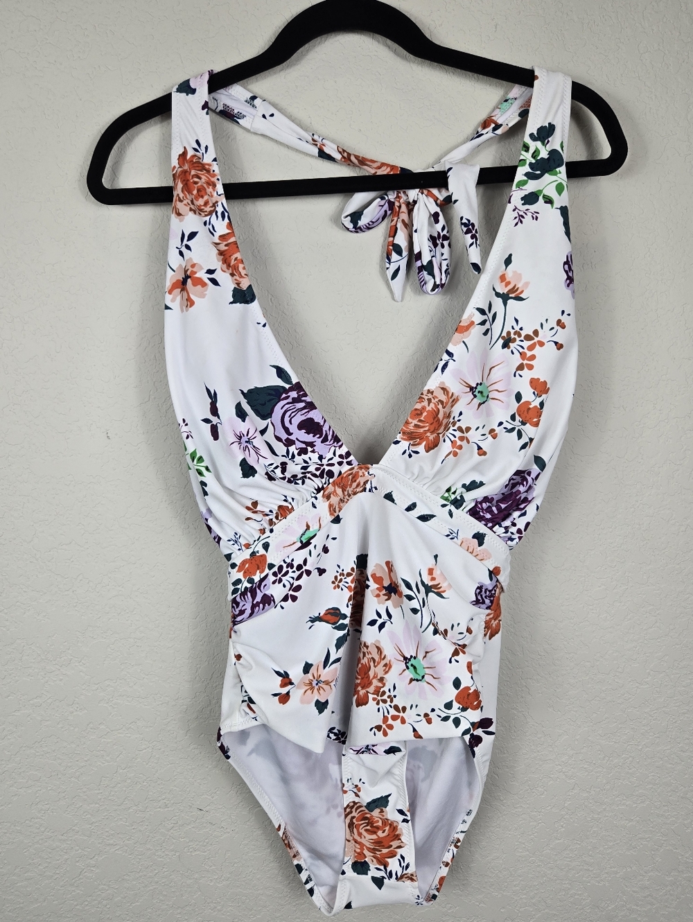 Cupshe Floral Halter One Piece Swimsuit NWT Medium Plunge V Neck Padded Chic